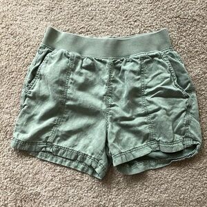 Faherty Women's Olive Cargo Shorts